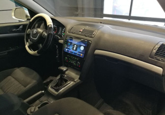 Подержанный автомобиль Skoda Octavia Liftback 2010 года (14 фото)