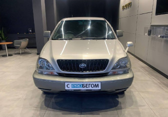 Подержанный автомобиль Toyota Harrier 2000 года (3 фото)