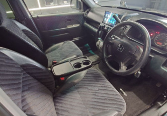 Подержанный автомобиль Honda CR-V 2002 года (16 фото)