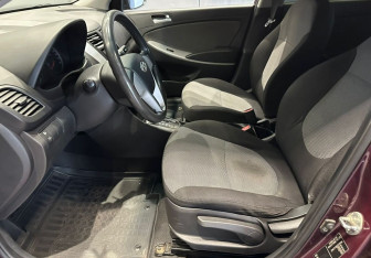 Подержанный автомобиль Hyundai Solaris Sedan 2012 года (10 фото)