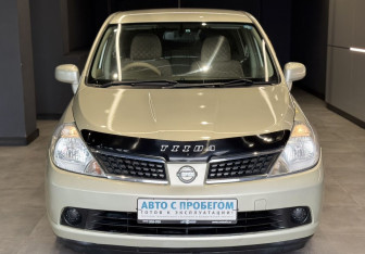 Подержанный автомобиль Nissan Tiida Hatchback 2005 года (3 фото)