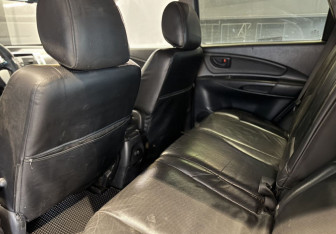 Подержанный автомобиль Hyundai Tucson 2006 года (14 фото)