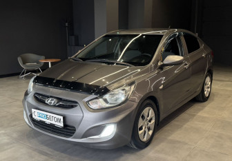 Подержанный автомобиль Hyundai Solaris Sedan 2012 года (2 фото)