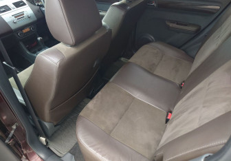 Подержанный автомобиль Suzuki Swift Hatchback 2010 года (16 фото)