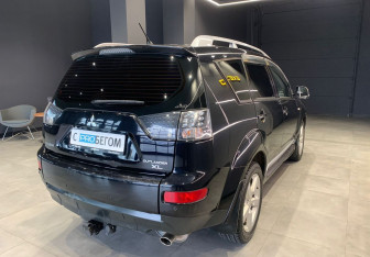 Подержанный автомобиль Mitsubishi Outlander 2008 года (4 фото)