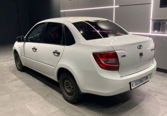 Подержанный автомобиль LADA (ВАЗ) Granta Sedan 2018 года (7 фото)