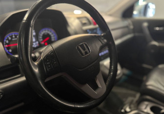 Подержанный автомобиль Honda CR-V 2008 года (9 фото)