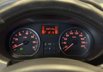Подержанный автомобиль Nissan Terrano 2014 года (13 фото)