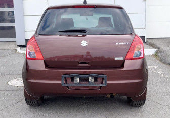 Подержанный автомобиль Suzuki Swift Hatchback 2010 года (7 фото)
