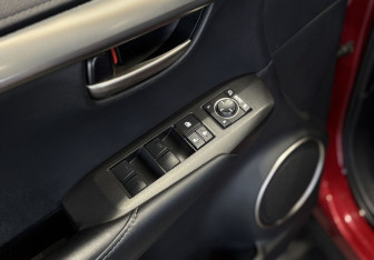 Подержанный автомобиль Lexus NX 2015 года (10 фото)