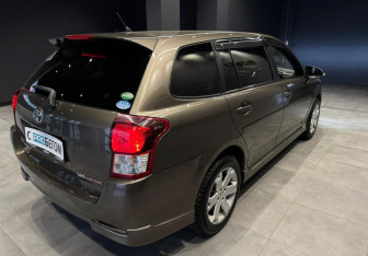 Подержанный автомобиль Toyota Corolla Wagon 2013 года (7 фото)