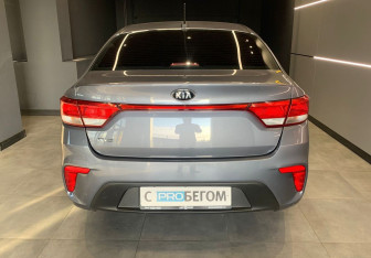 Подержанный автомобиль Kia Rio Sedan 2019 года (6 фото)