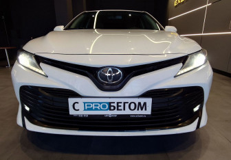 Подержанный автомобиль Toyota Camry Sedan 2020 года (2 фото)