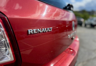 Подержанный автомобиль Renault Sandero 2015 года (9 фото)