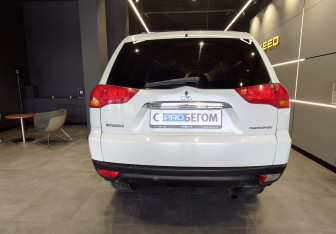 Подержанный автомобиль Mitsubishi Pajero Sport 2013 года (8 фото)