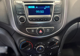 Подержанный автомобиль Hyundai Solaris Sedan 2016 года (12 фото)