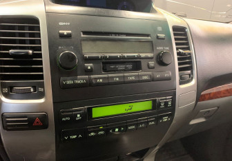 Подержанный автомобиль Toyota Land Cruiser Prado 2003 года (11 фото)