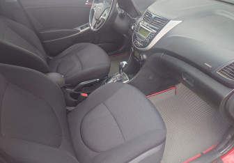 Подержанный автомобиль Hyundai Solaris Sedan 2013 года (10 фото)