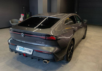 Подержанный автомобиль Changan UNI-V 2023 года (5 фото)