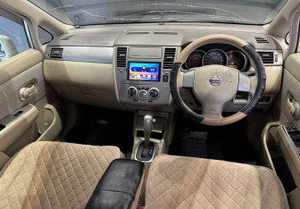Подержанный автомобиль Nissan Tiida Hatchback 2005 года (8 фото)