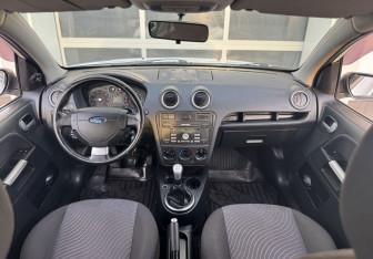 Подержанный автомобиль Ford Fusion 2008 года (8 фото)