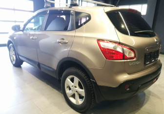 Подержанный автомобиль Nissan Qashqai 2013 года (8 фото)