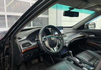 Подержанный автомобиль Honda Crosstour 2012 года (19 фото)