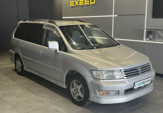 Подержанный автомобиль Mitsubishi Chariot 2001 года (4 фото)