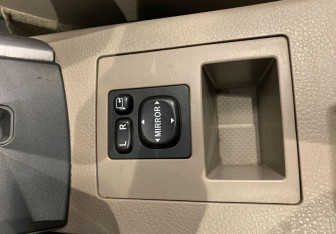 Подержанный автомобиль Toyota RAV4 2006 года (13 фото)