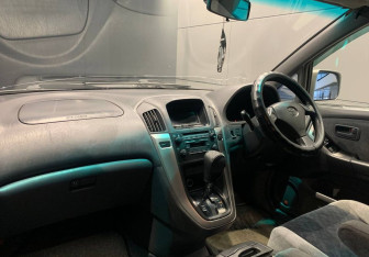 Подержанный автомобиль Toyota Harrier 2000 года (9 фото)