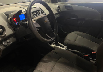 Подержанный автомобиль Chevrolet Aveo Sedan 2014 года (9 фото)
