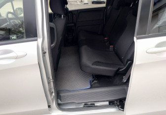 Подержанный автомобиль Honda Freed 2014 года (13 фото)