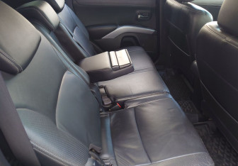 Подержанный автомобиль Mitsubishi Outlander 2010 года (18 фото)