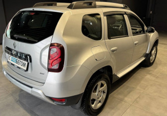 Подержанный автомобиль Renault Duster 2017 года (7 фото)