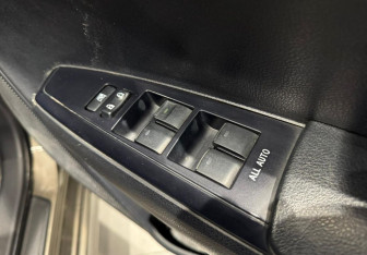 Подержанный автомобиль Toyota Corolla Wagon 2013 года (15 фото)