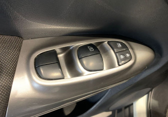 Подержанный автомобиль Nissan Juke 2014 года (13 фото)