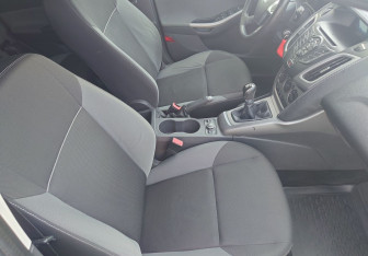Подержанный автомобиль Ford Focus Hatchback 2011 года (12 фото)