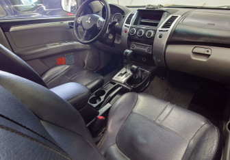 Подержанный автомобиль Mitsubishi Pajero Sport 2013 года (22 фото)