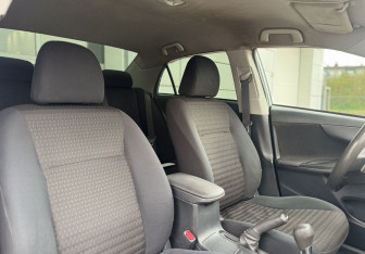 Подержанный автомобиль Toyota Corolla Sedan 2007 года (6 фото)
