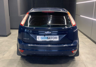 Подержанный автомобиль Ford Focus Hatchback 2011 года (6 фото)