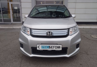 Подержанный автомобиль Honda Freed 2014 года (2 фото)