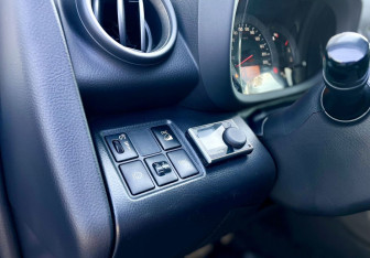 Подержанный автомобиль Toyota RAV4 2010 года (15 фото)