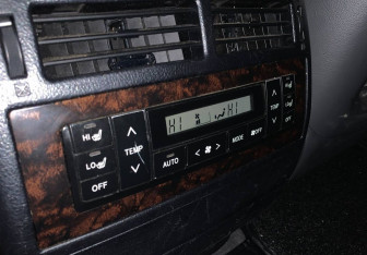 Подержанный автомобиль Toyota Land Cruiser Suv 2009 года (15 фото)