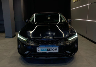 Подержанный автомобиль Kia K5 2021 года (3 фото)