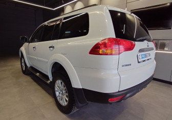 Подержанный автомобиль Mitsubishi Pajero Sport 2013 года (9 фото)