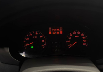 Подержанный автомобиль Renault Logan Sedan 2009 года (12 фото)