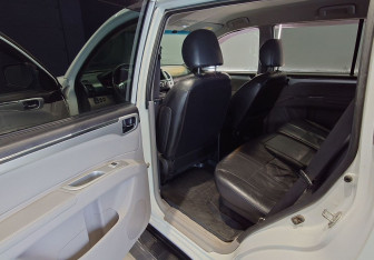 Подержанный автомобиль Mitsubishi Pajero Sport 2013 года (14 фото)