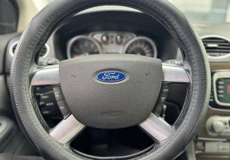 Подержанный автомобиль Ford Focus Hatchback 2008 года (14 фото)