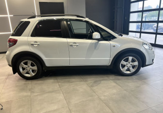 Подержанный автомобиль Suzuki SX4 Hatchback 2010 года (5 фото)