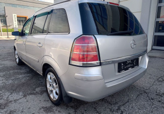 Подержанный автомобиль Opel Zafira Compactvan 2006 года (7 фото)